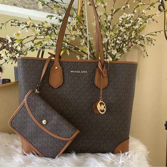 New Michael Kors Eva Large Logo Tote Bag - Picture 12 of 12